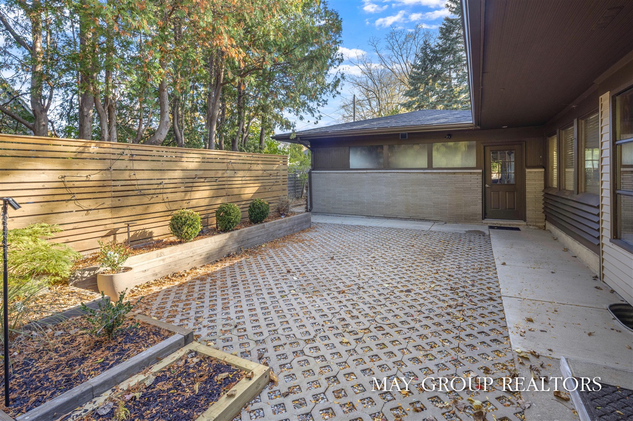 2727 Cascade Road, Grand Rapids, MI, 49506