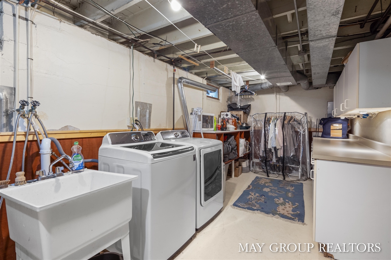 2727 Cascade Road, Grand Rapids, MI, 49506