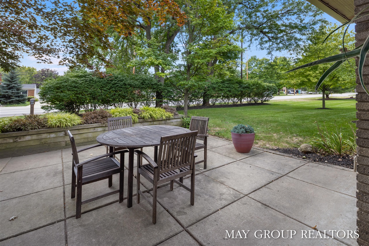 2727 Cascade Road, Grand Rapids, MI, 49506