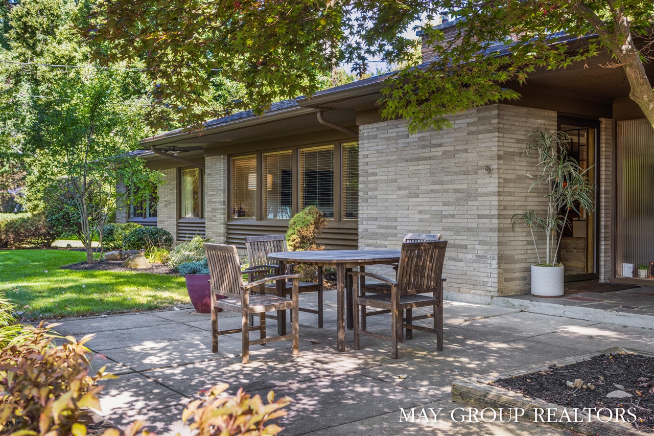 2727 Cascade Road, Grand Rapids, MI, 49506