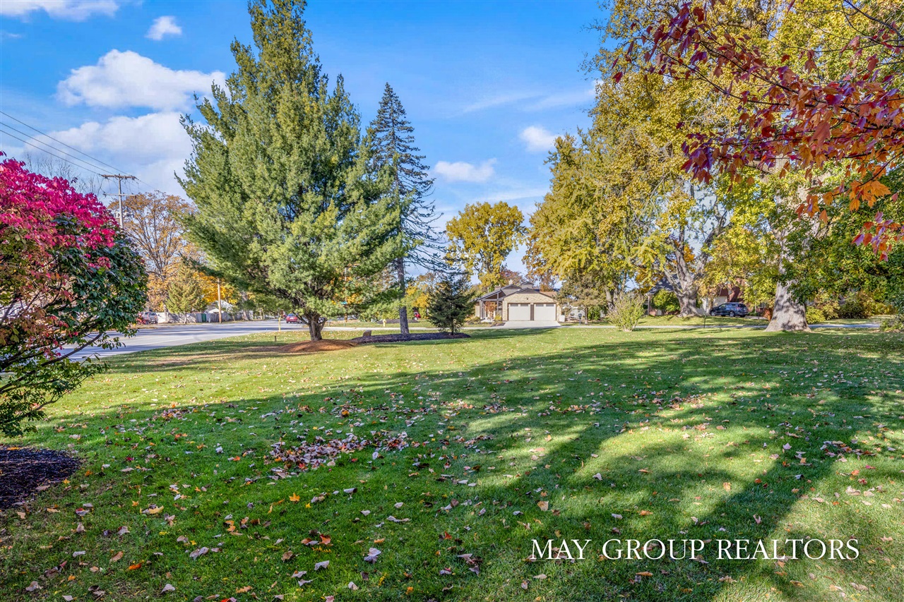 2727 Cascade Road, Grand Rapids, MI, 49506