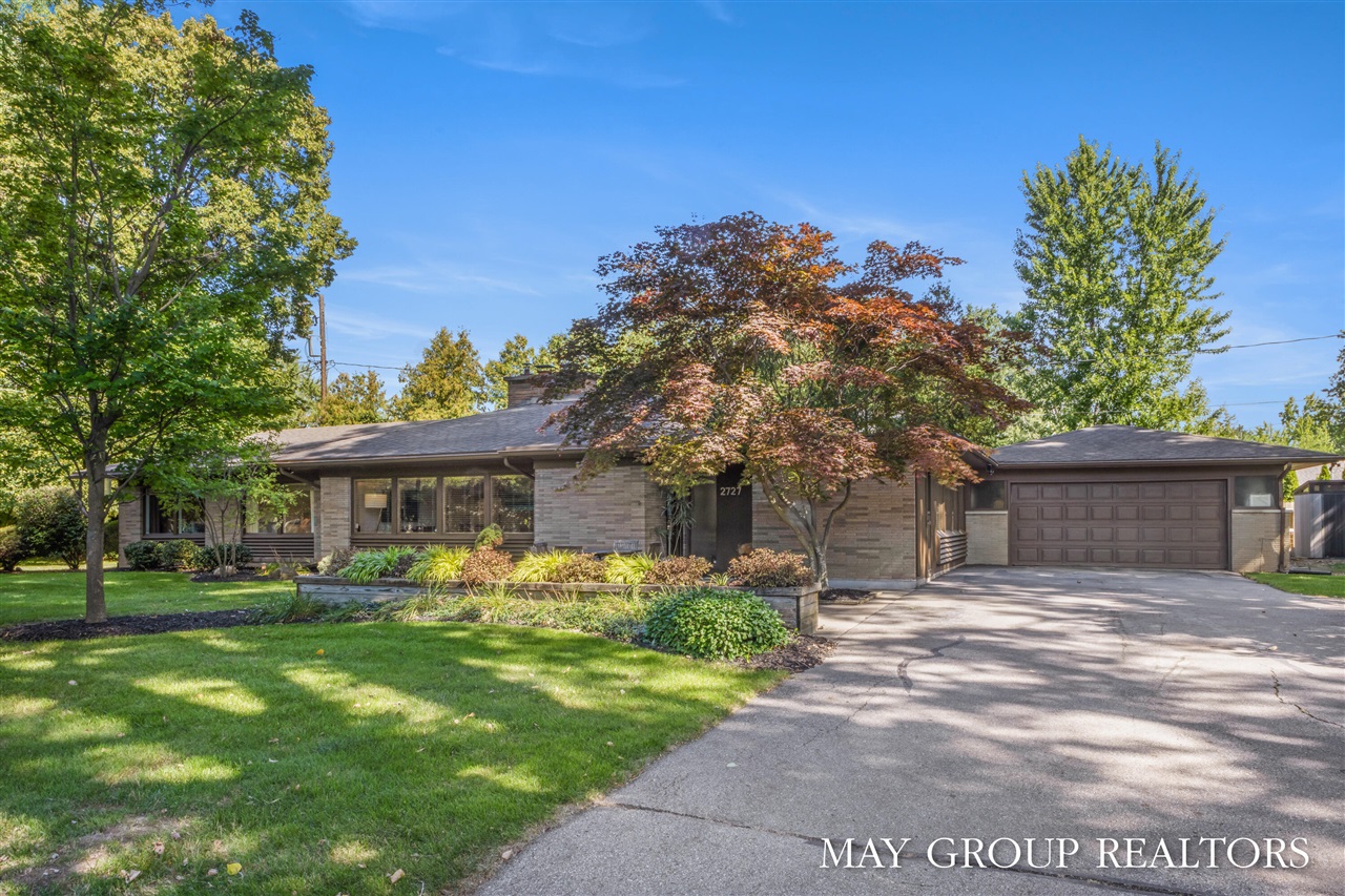 2727 Cascade Road, Grand Rapids, MI, 49506