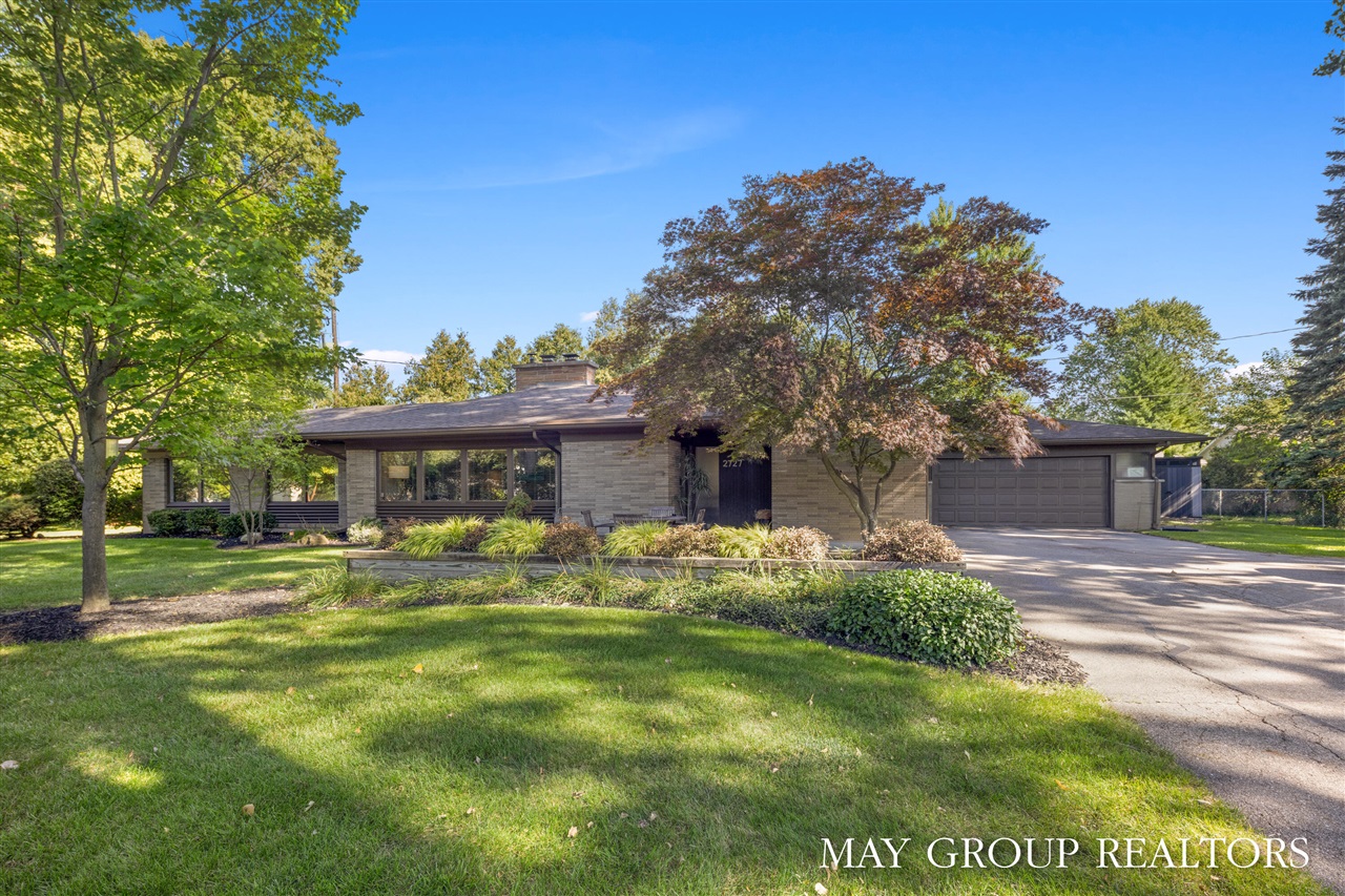 2727 Cascade Road, Grand Rapids, MI, 49506