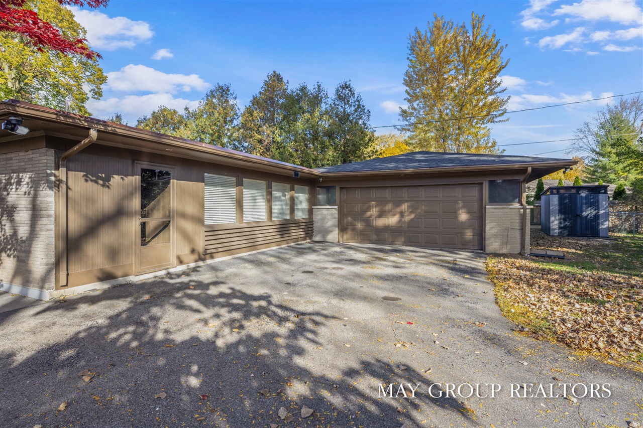 2727 Cascade Road, Grand Rapids, MI, 49506