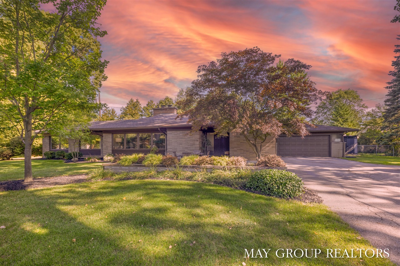 2727 Cascade Road, Grand Rapids, MI, 49506