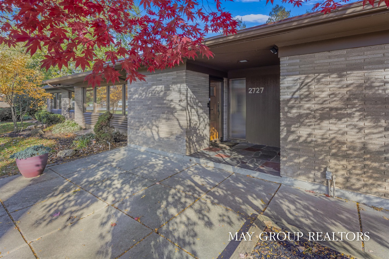 2727 Cascade Road, Grand Rapids, MI, 49506