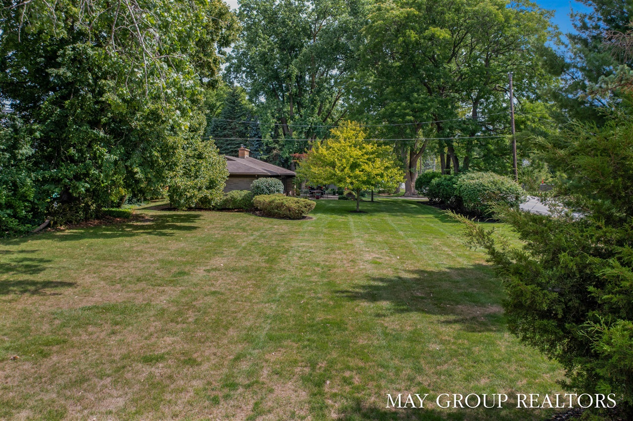 2727 Cascade Road, Grand Rapids, MI, 49506