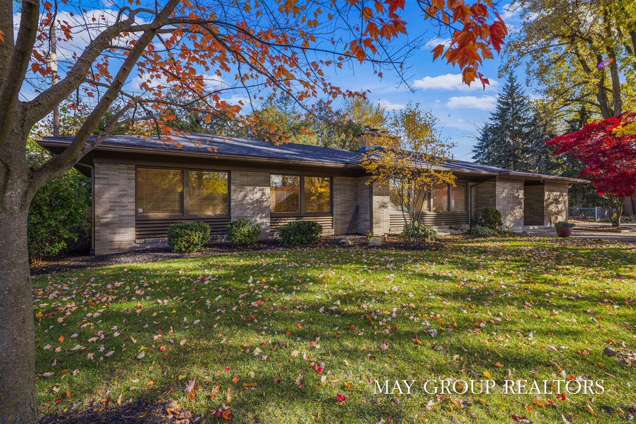 2727 Cascade Road, Grand Rapids, MI, 49506