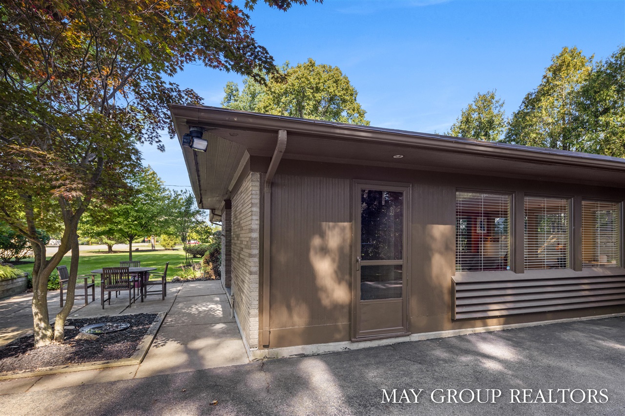 2727 Cascade Road, Grand Rapids, MI, 49506