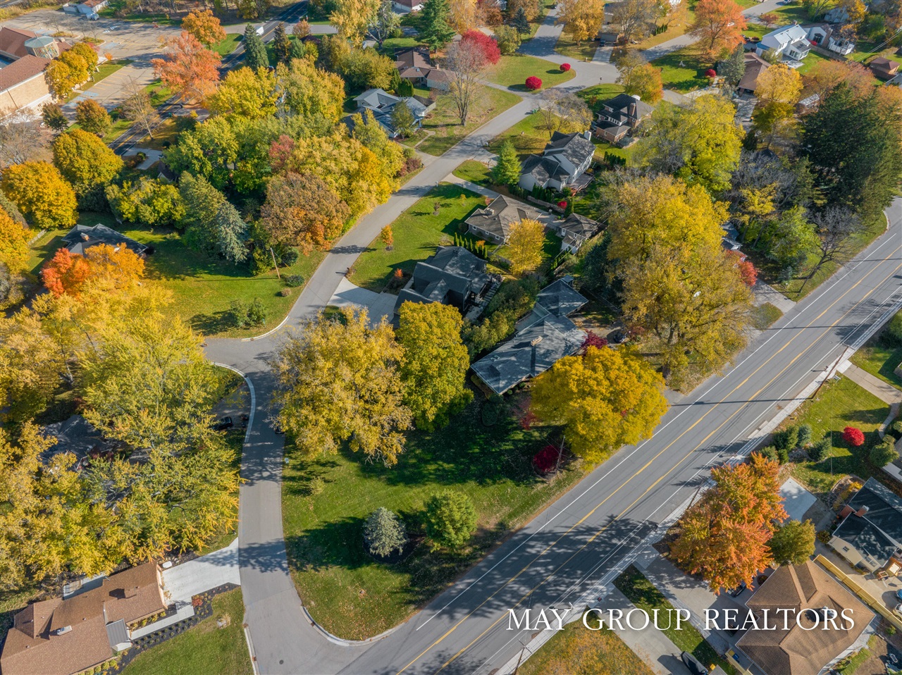 2727 Cascade Road, Grand Rapids, MI, 49506