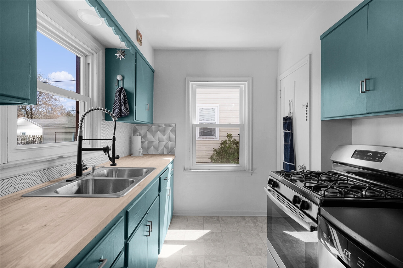 1664 Fremont Avenue, Grand Rapids, MI, 49504-2839