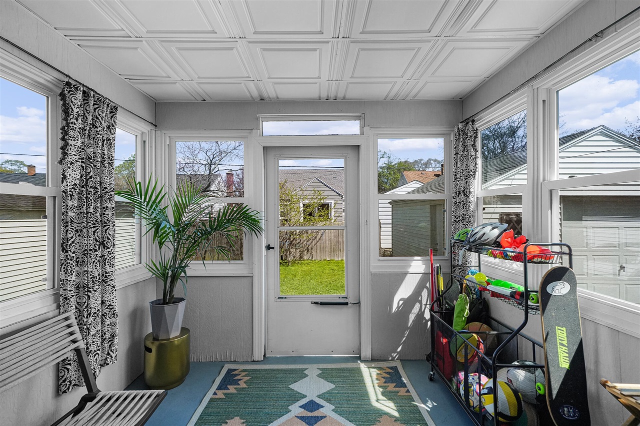 1664 Fremont Avenue, Grand Rapids, MI, 49504-2839