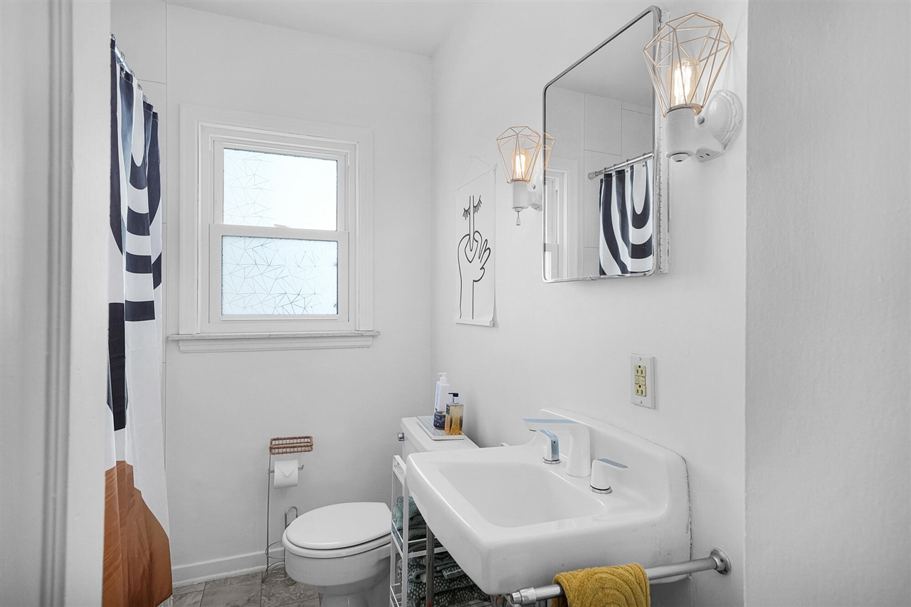 1664 Fremont Avenue, Grand Rapids, MI, 49504-2839