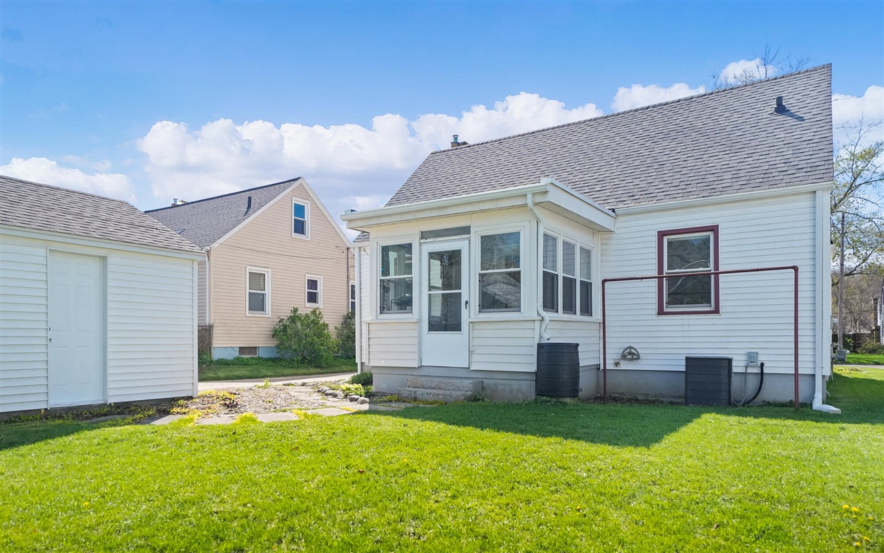 1664 Fremont Avenue, Grand Rapids, MI, 49504-2839