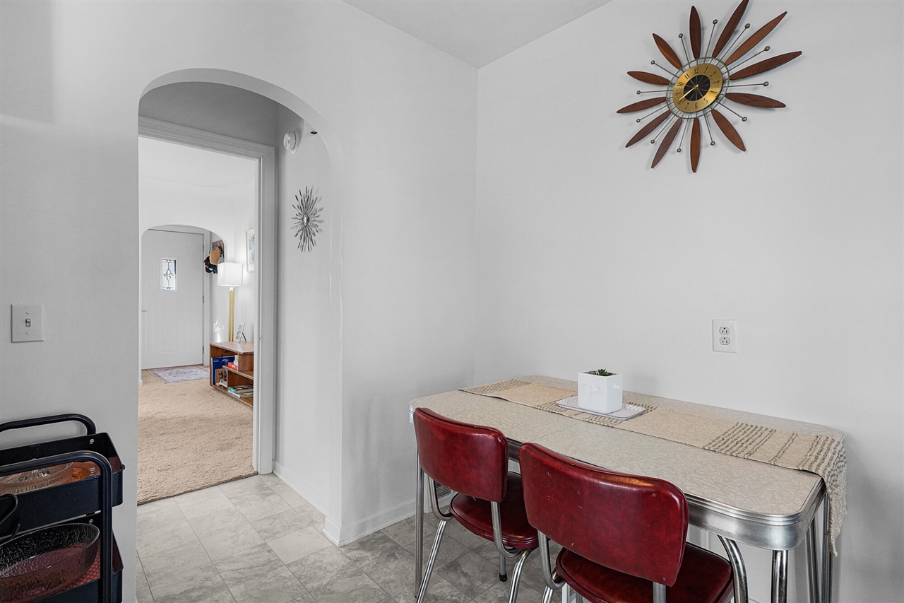 1664 Fremont Avenue, Grand Rapids, MI, 49504-2839