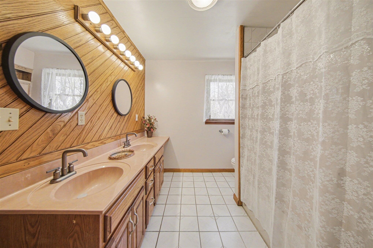 5497 Clark Lake Road, Jackson, MI, 49201-9288