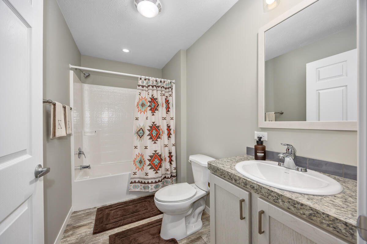 5221 Hollow Lane UNIT&nbsp;170, Holland, MI, 49423-8202
