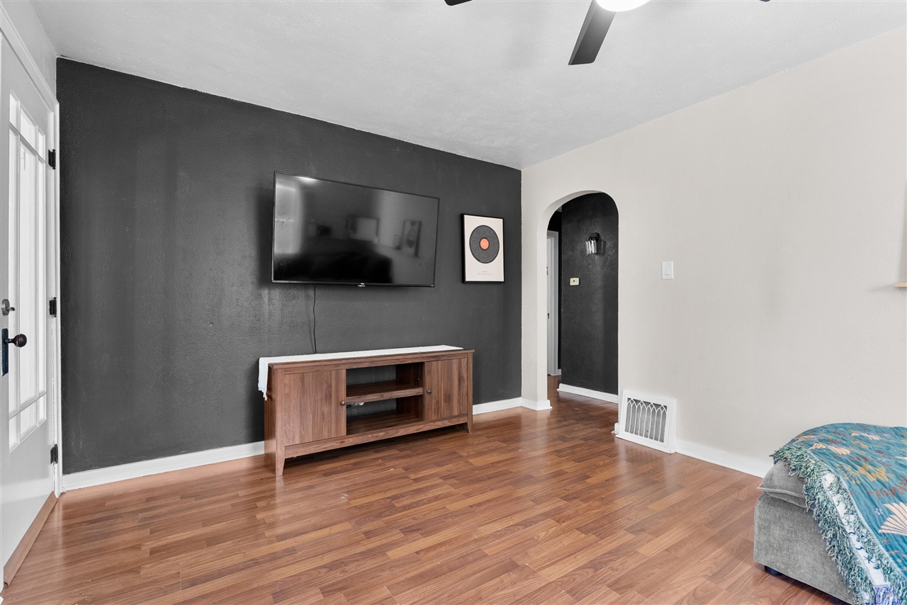 8492 Douglas Avenue, Kalamazoo, MI, 49009