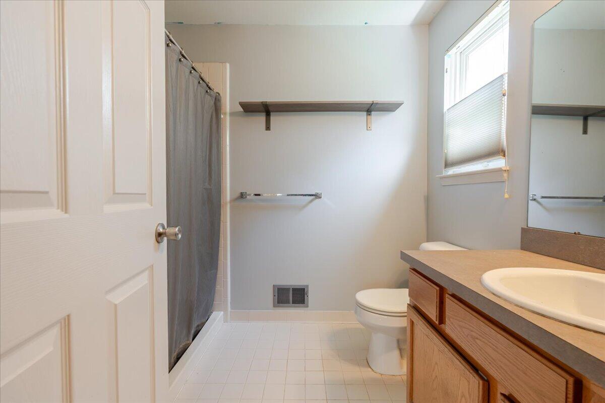 7956 Thornhill Drive, Ypsilanti, MI, 48197-6160