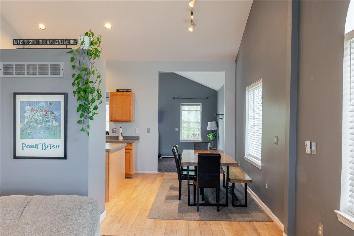 7956 Thornhill Drive, Ypsilanti, MI, 48197-6160