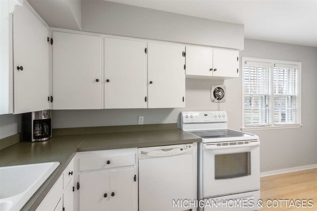 142 W 22nd Street, Holland, MI, 49423-4705