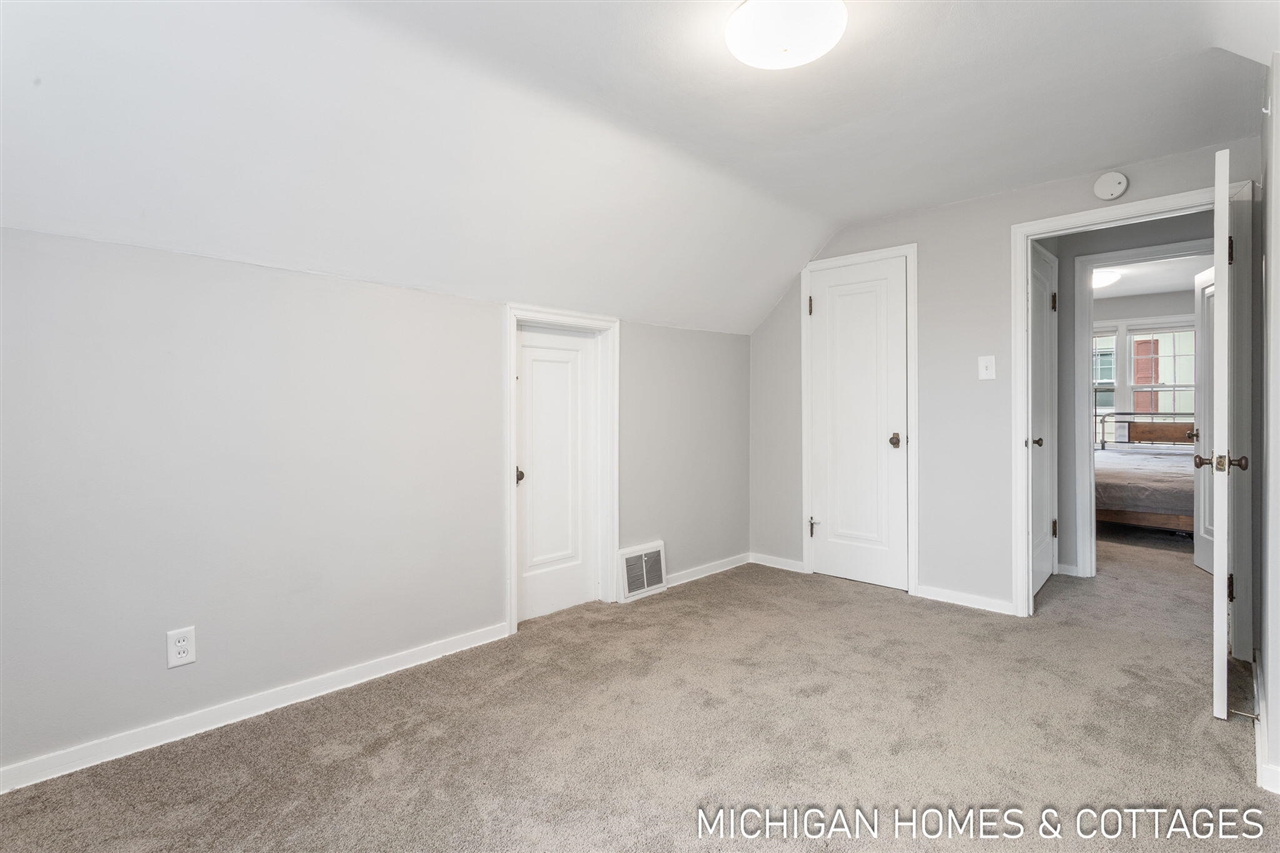142 W 22nd Street, Holland, MI, 49423-4705