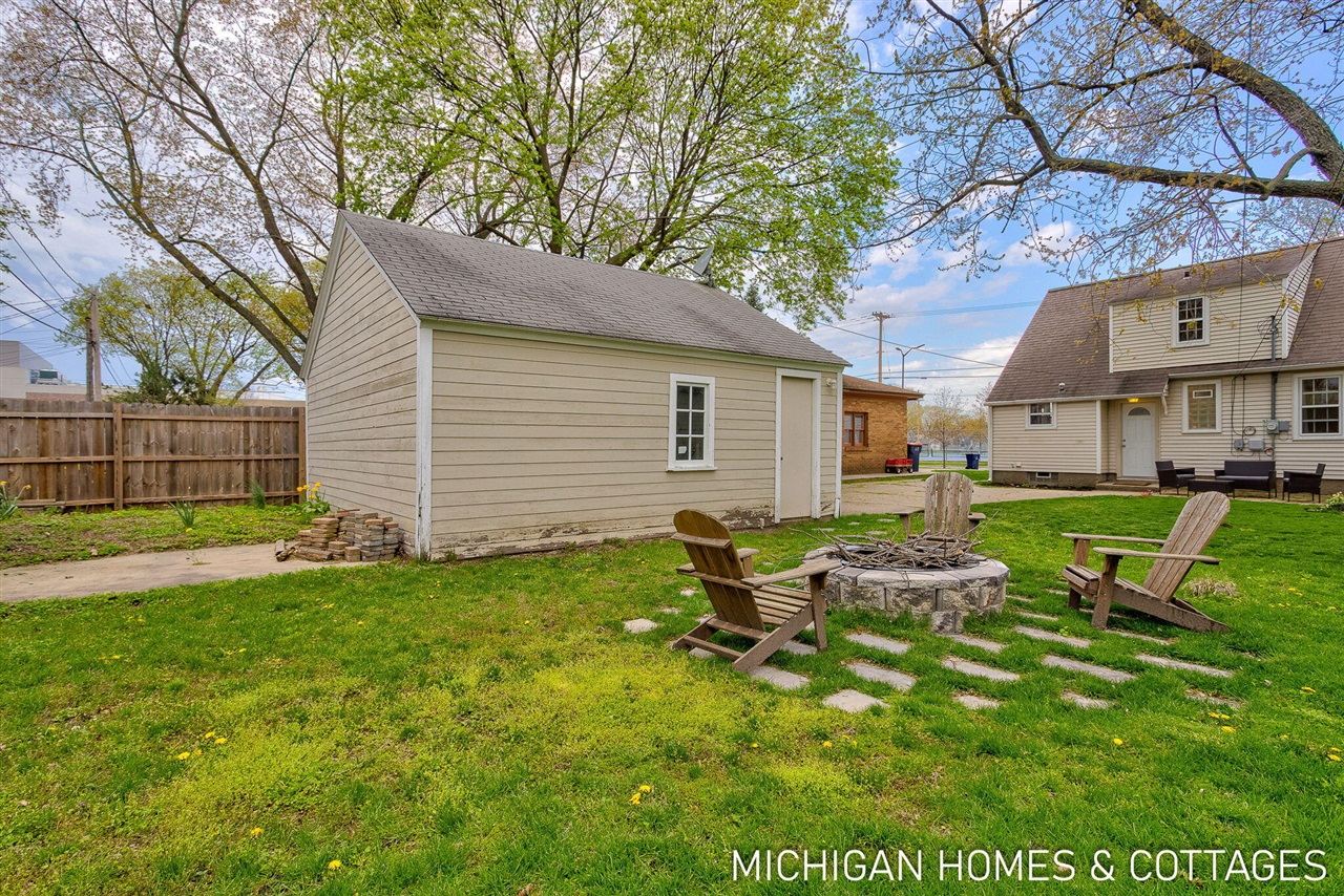 142 W 22nd Street, Holland, MI, 49423-4705