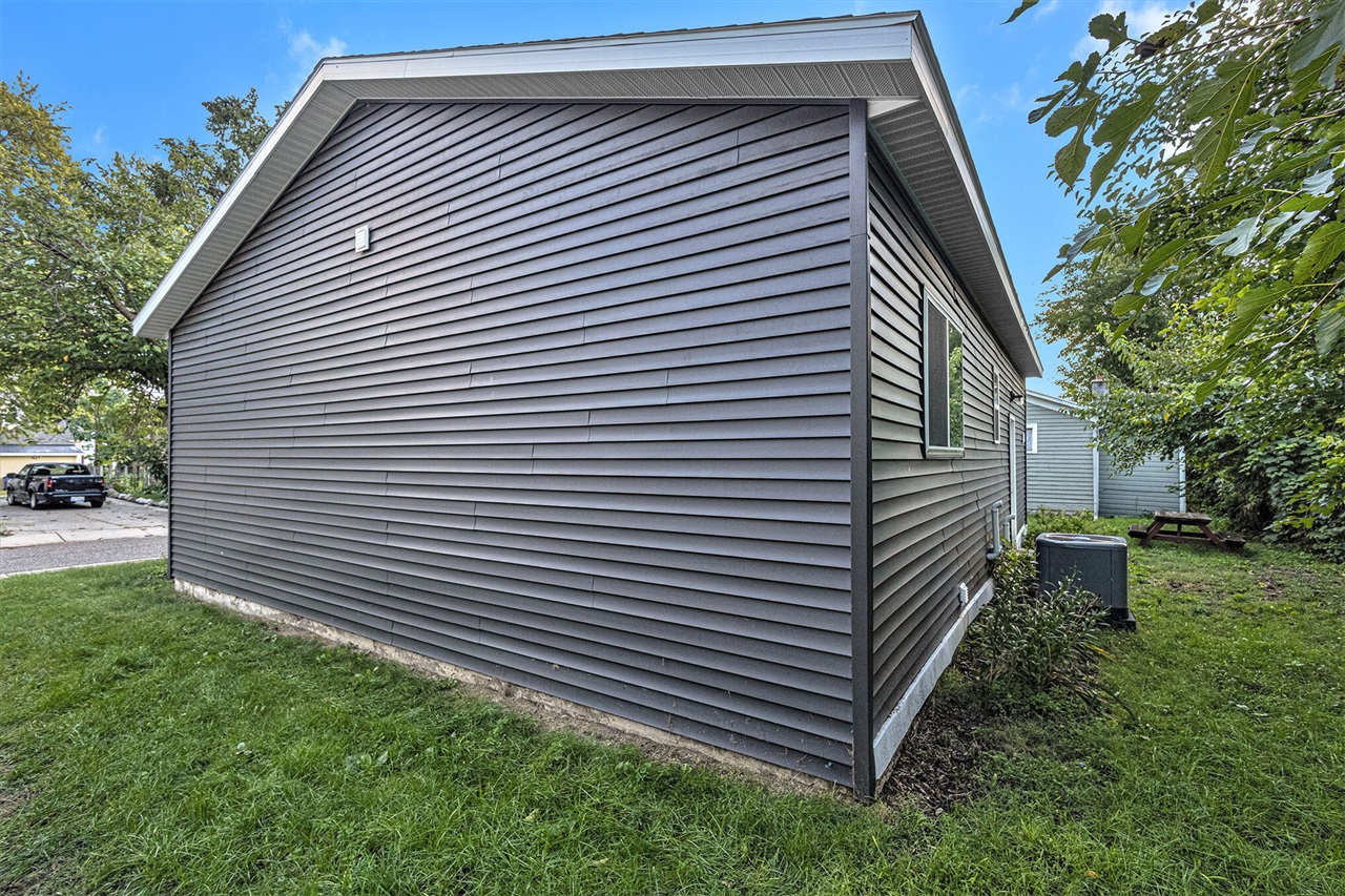 23 Batavia Place, Grand Rapids, MI, 49503-3549