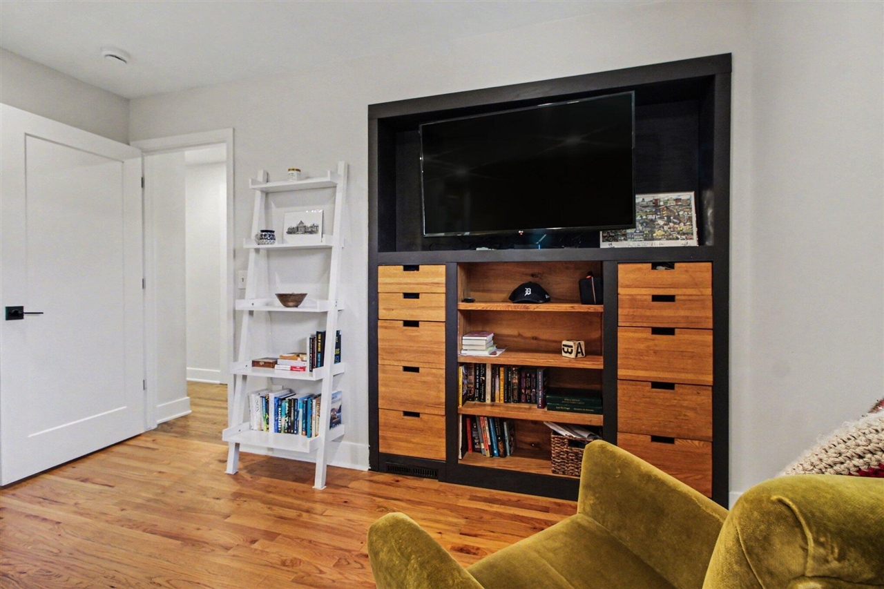 1809 Covington Drive, Ann Arbor, MI, 48103-5615