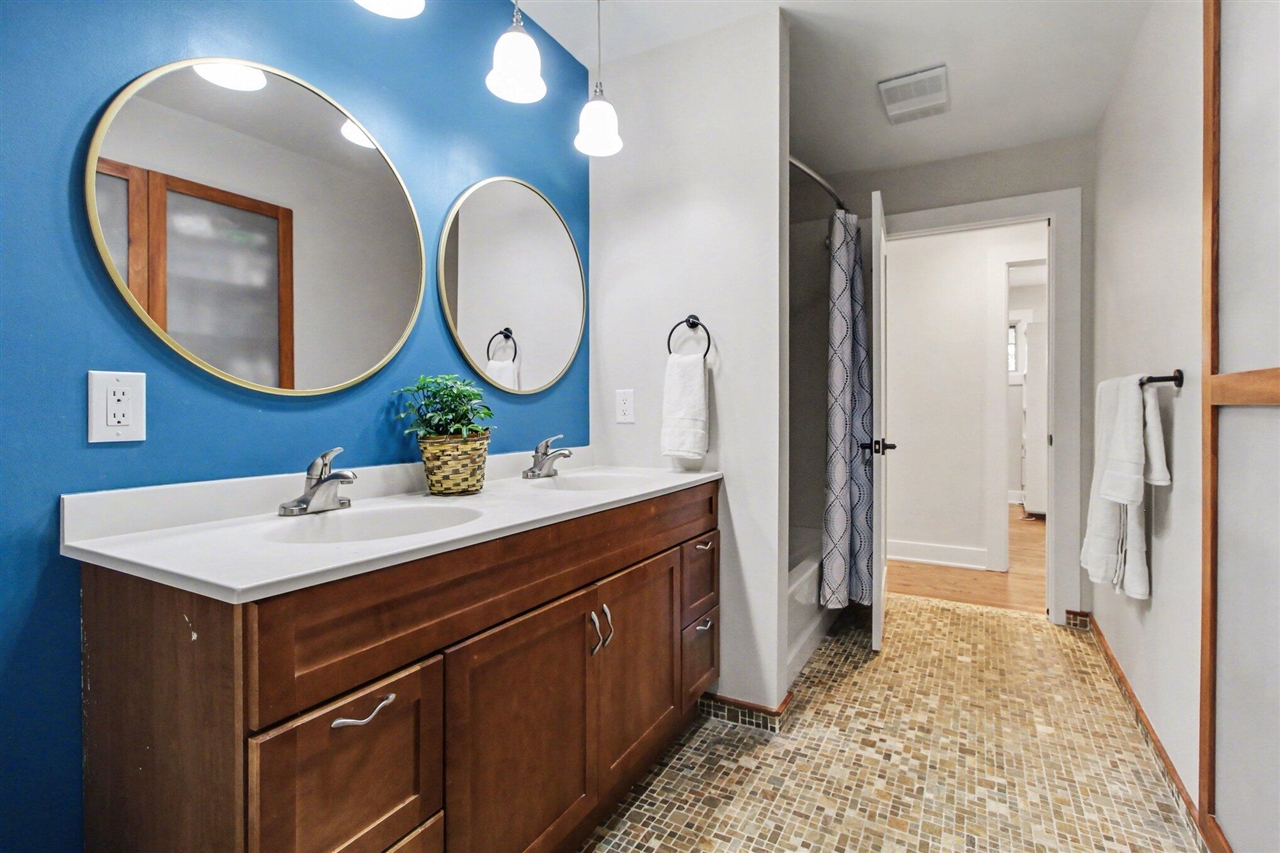 1809 Covington Drive, Ann Arbor, MI, 48103-5615