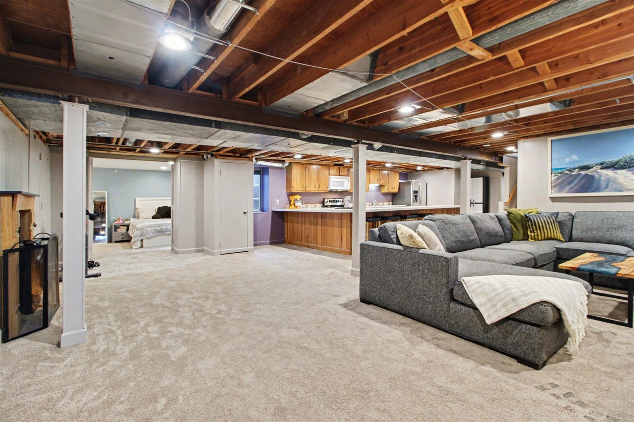 1809 Covington Drive, Ann Arbor, MI, 48103-5615