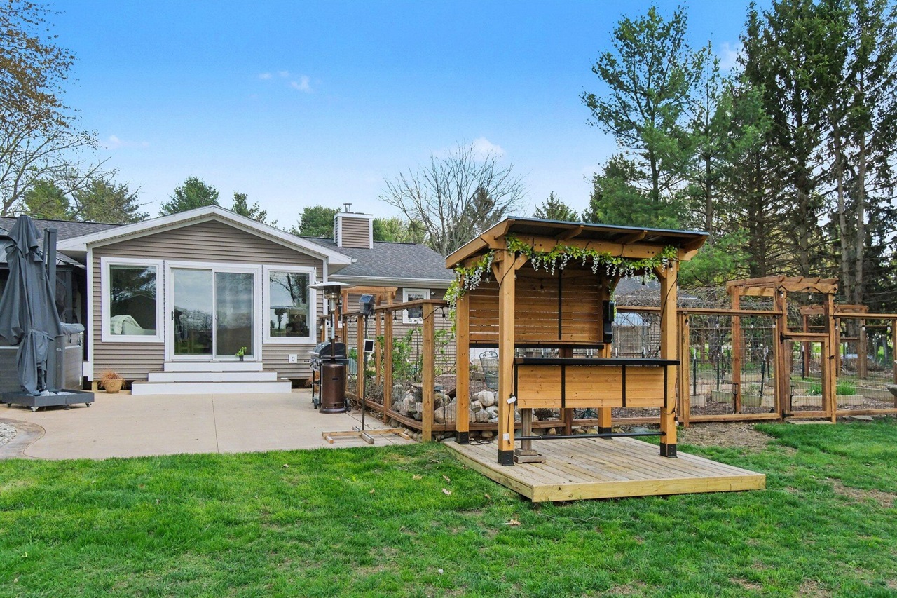 3290 Mount Hope Road, Grass Lake, MI, 49240-9820