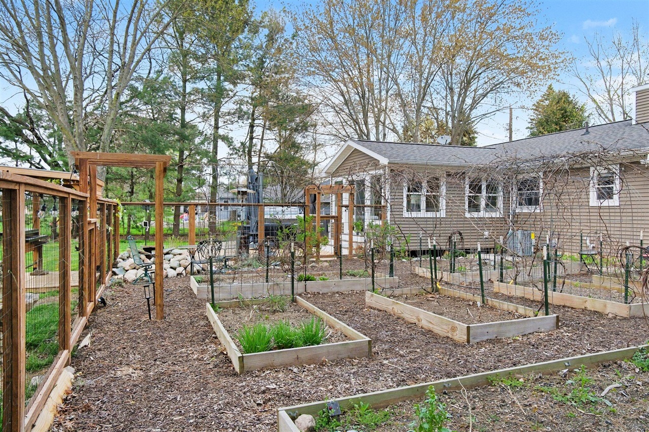 3290 Mount Hope Road, Grass Lake, MI, 49240-9820