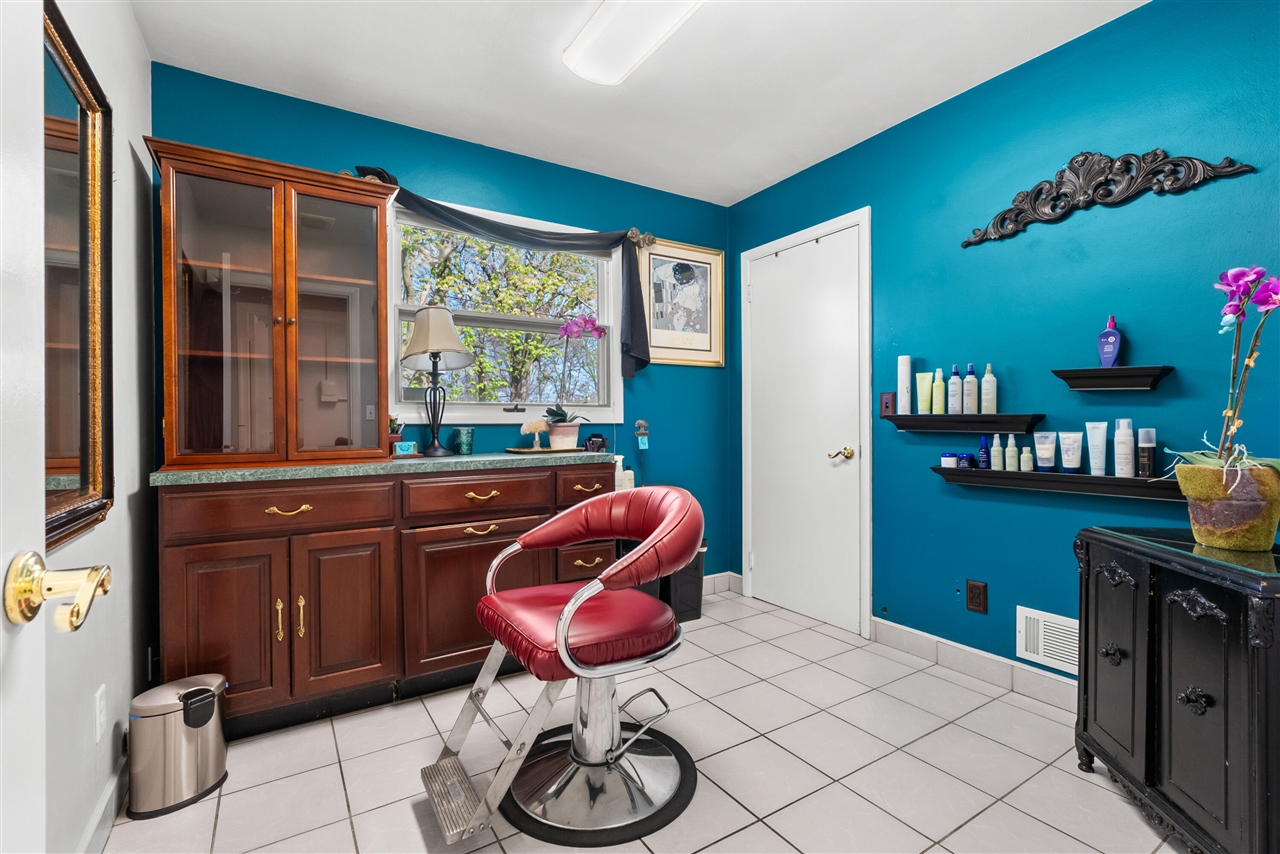 1726 W Michigan Avenue, Battle Creek, MI, 49037-1909