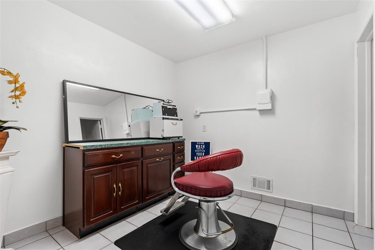 1726 W Michigan Avenue, Battle Creek, MI, 49037-1909