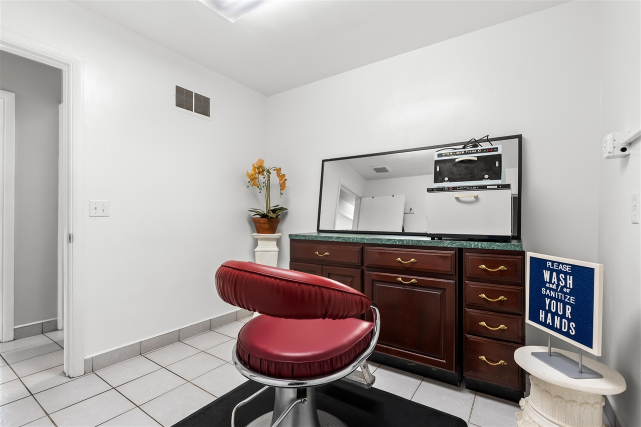 1726 W Michigan Avenue, Battle Creek, MI, 49037-1909