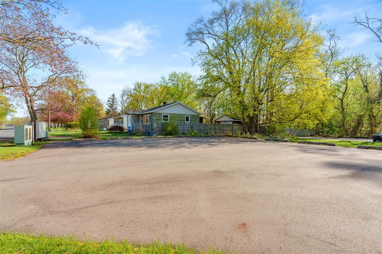 1726 W Michigan Avenue, Battle Creek, MI, 49037-1909