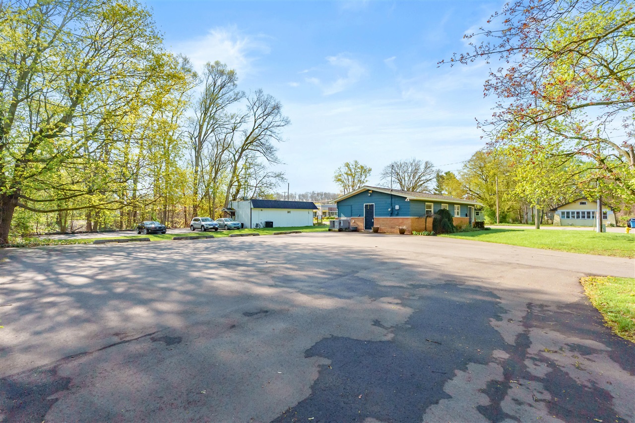 1726 W Michigan Avenue, Battle Creek, MI, 49037-1909