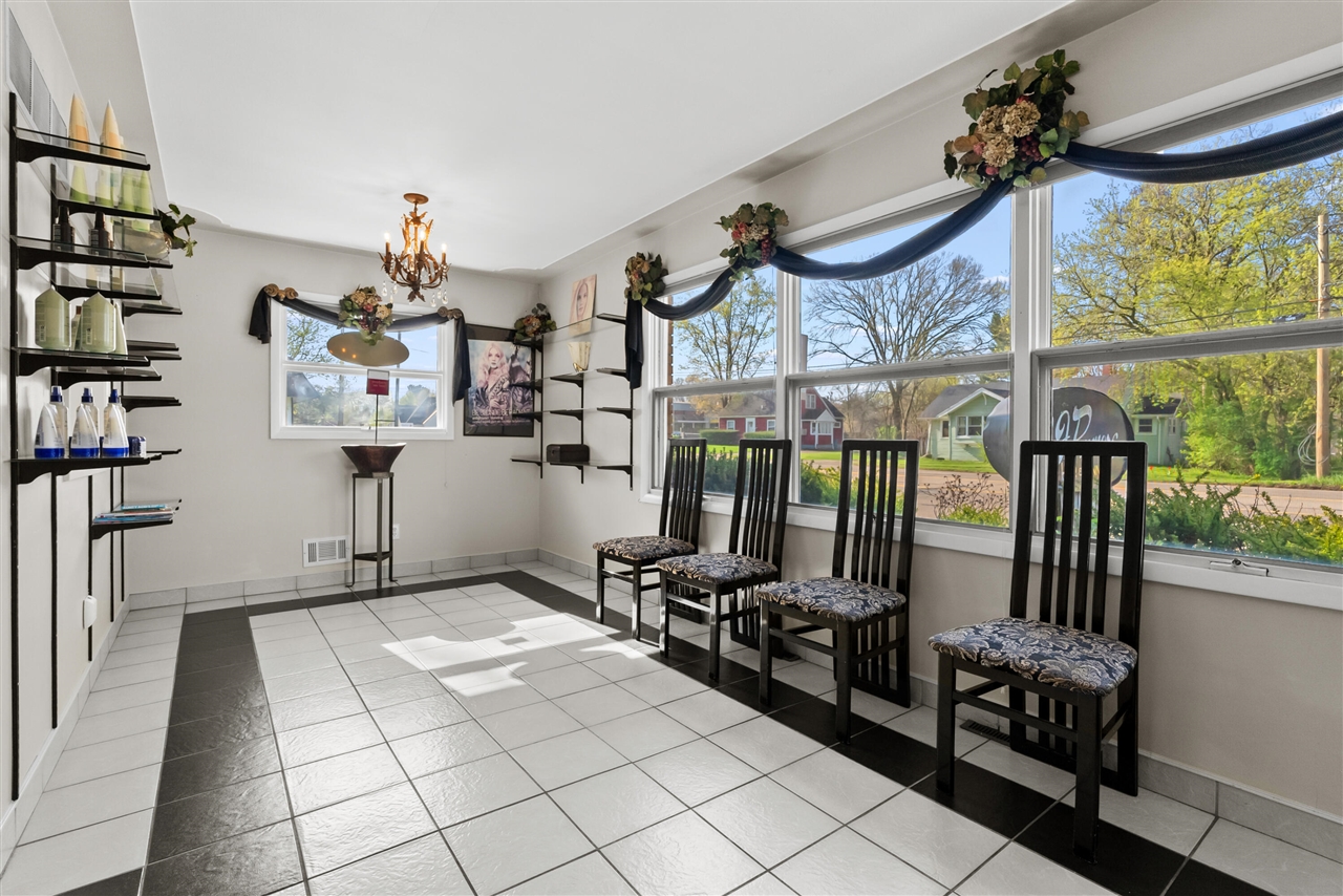 1726 W Michigan Avenue, Battle Creek, MI, 49037-1909