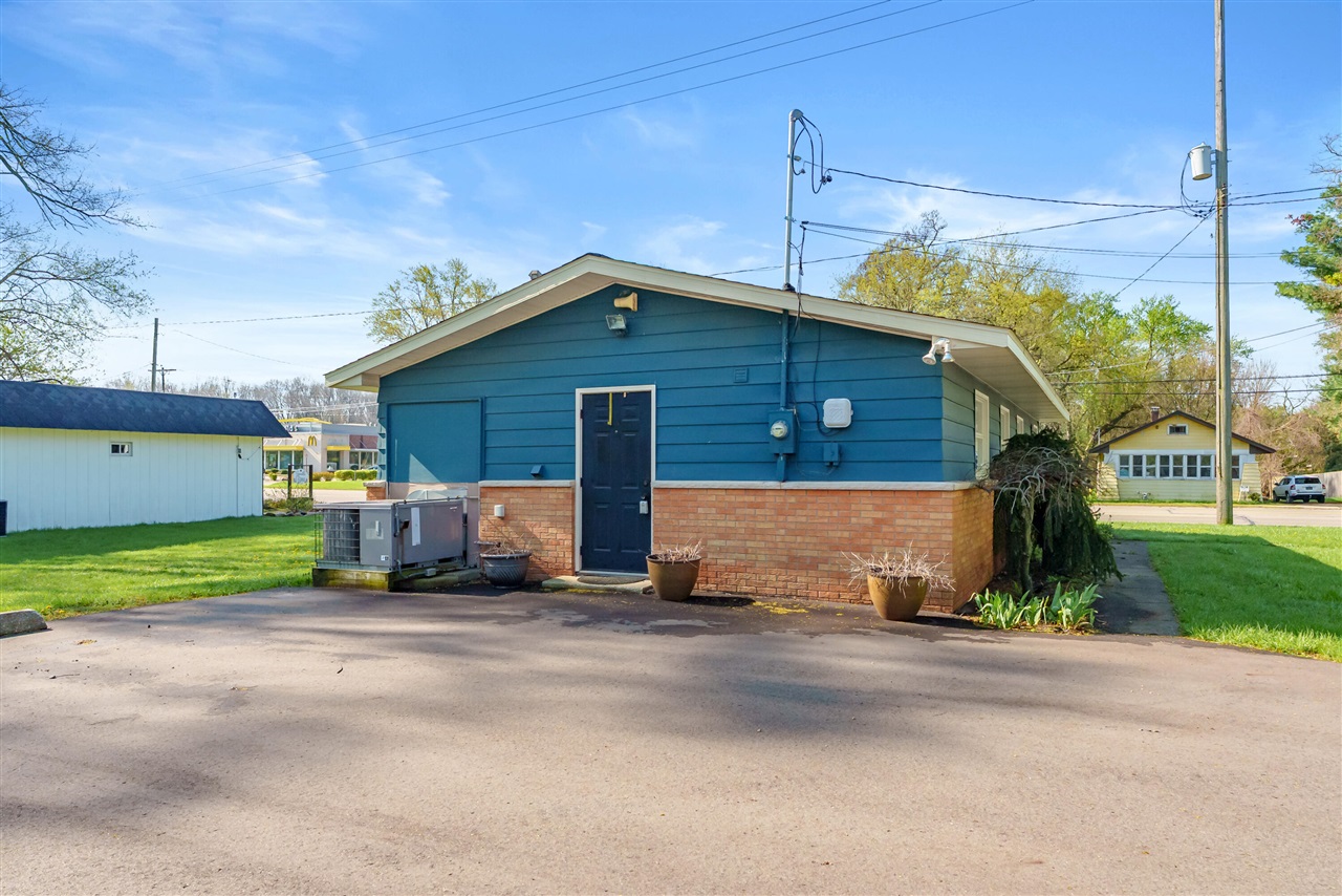 1726 W Michigan Avenue, Battle Creek, MI, 49037-1909