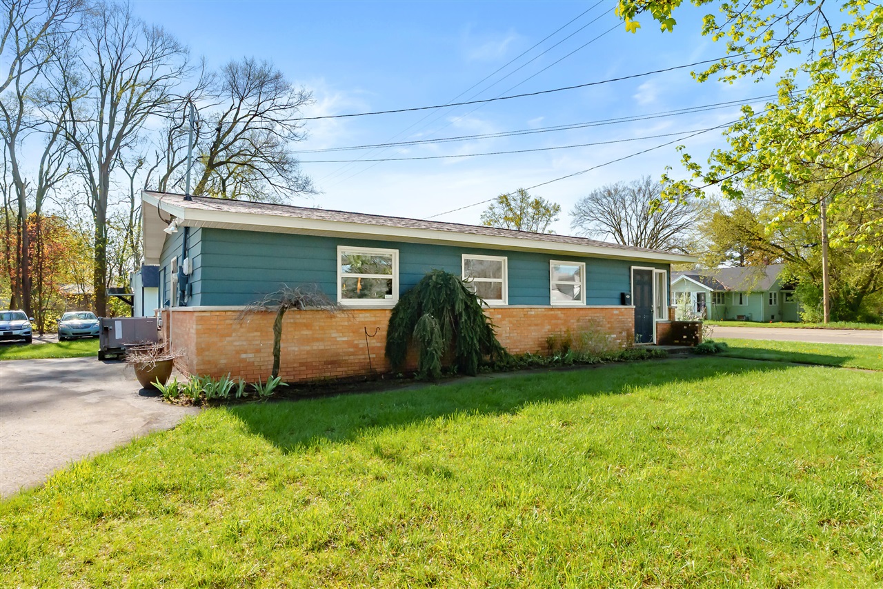 1726 W Michigan Avenue, Battle Creek, MI, 49037-1909