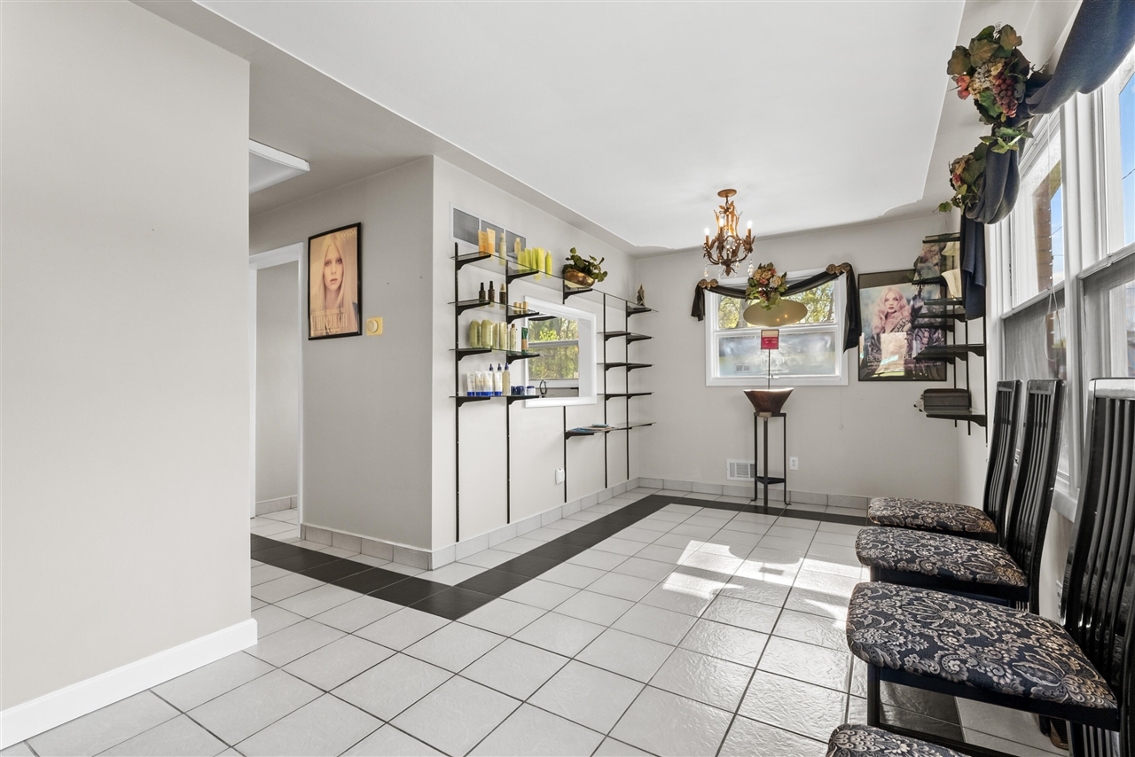 1726 W Michigan Avenue, Battle Creek, MI, 49037-1909