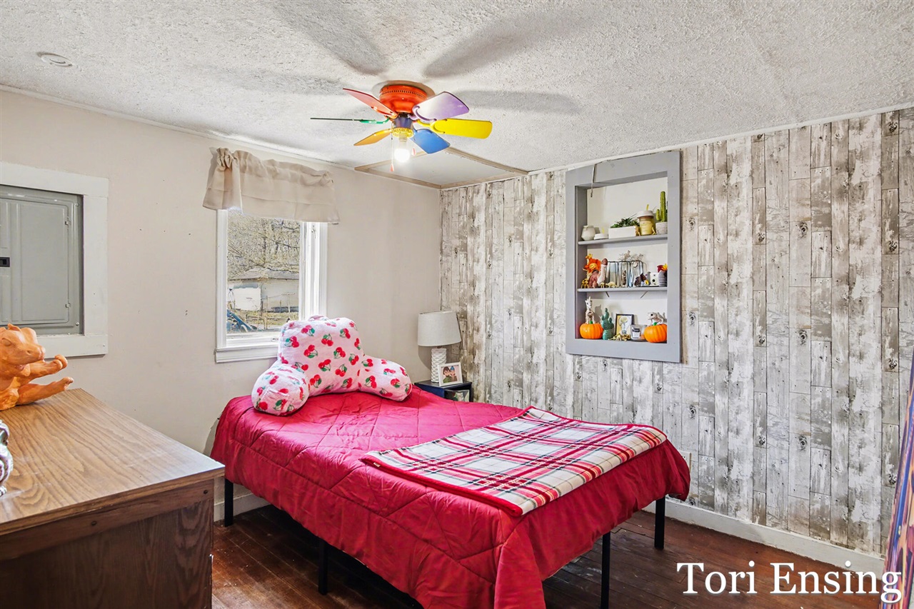 814 E Summit Street, Greenville, MI, 48838-1360