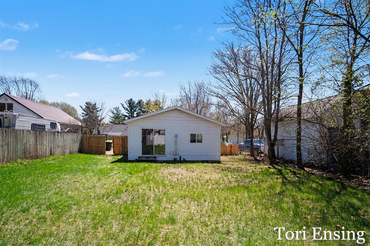 814 E Summit Street, Greenville, MI, 48838-1360