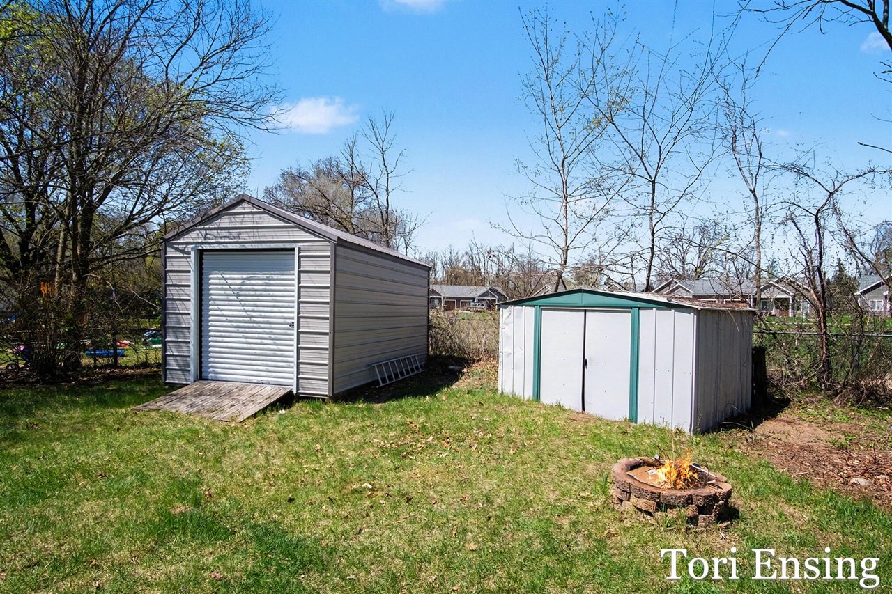 814 E Summit Street, Greenville, MI, 48838-1360