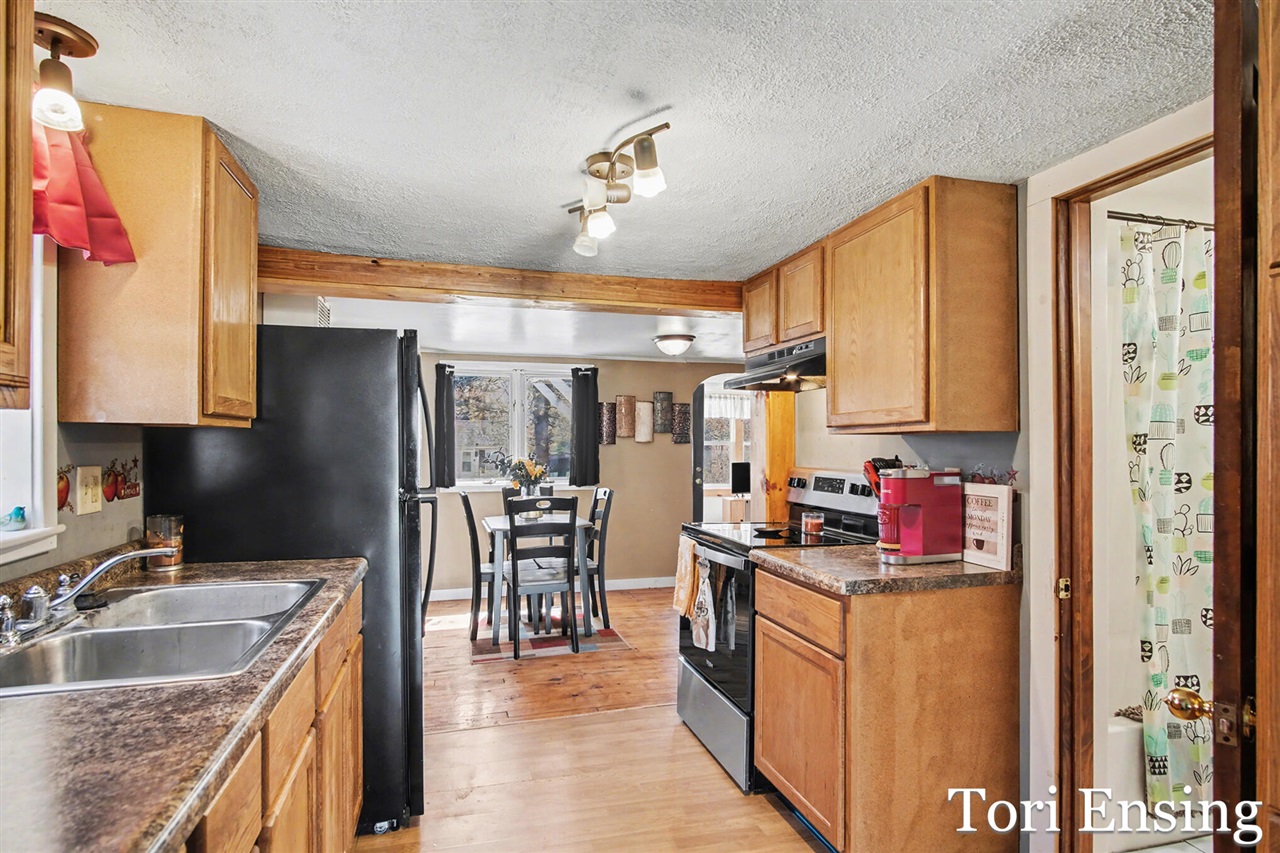 814 E Summit Street, Greenville, MI, 48838-1360