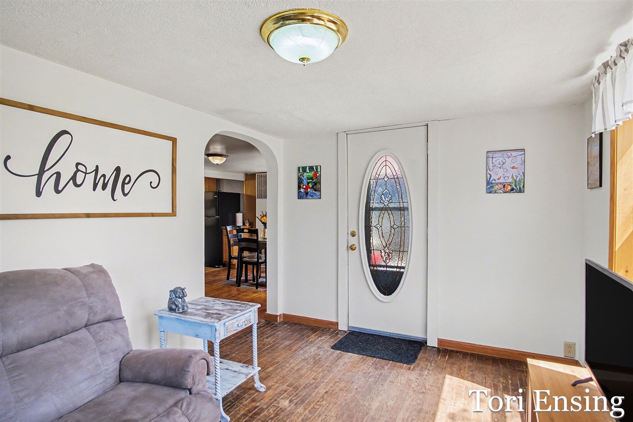 814 E Summit Street, Greenville, MI, 48838-1360