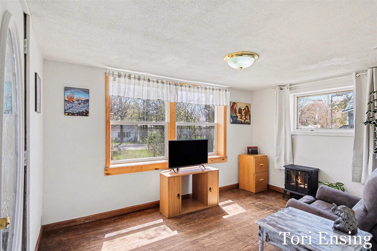 814 E Summit Street, Greenville, MI, 48838-1360