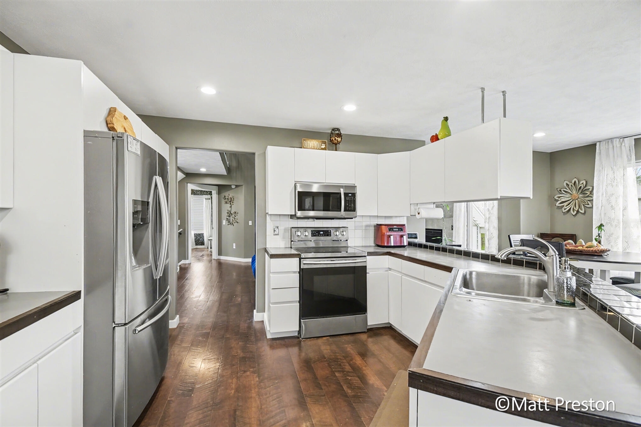 7707 Park Ridge Drive, Jenison, MI, 49428-9158