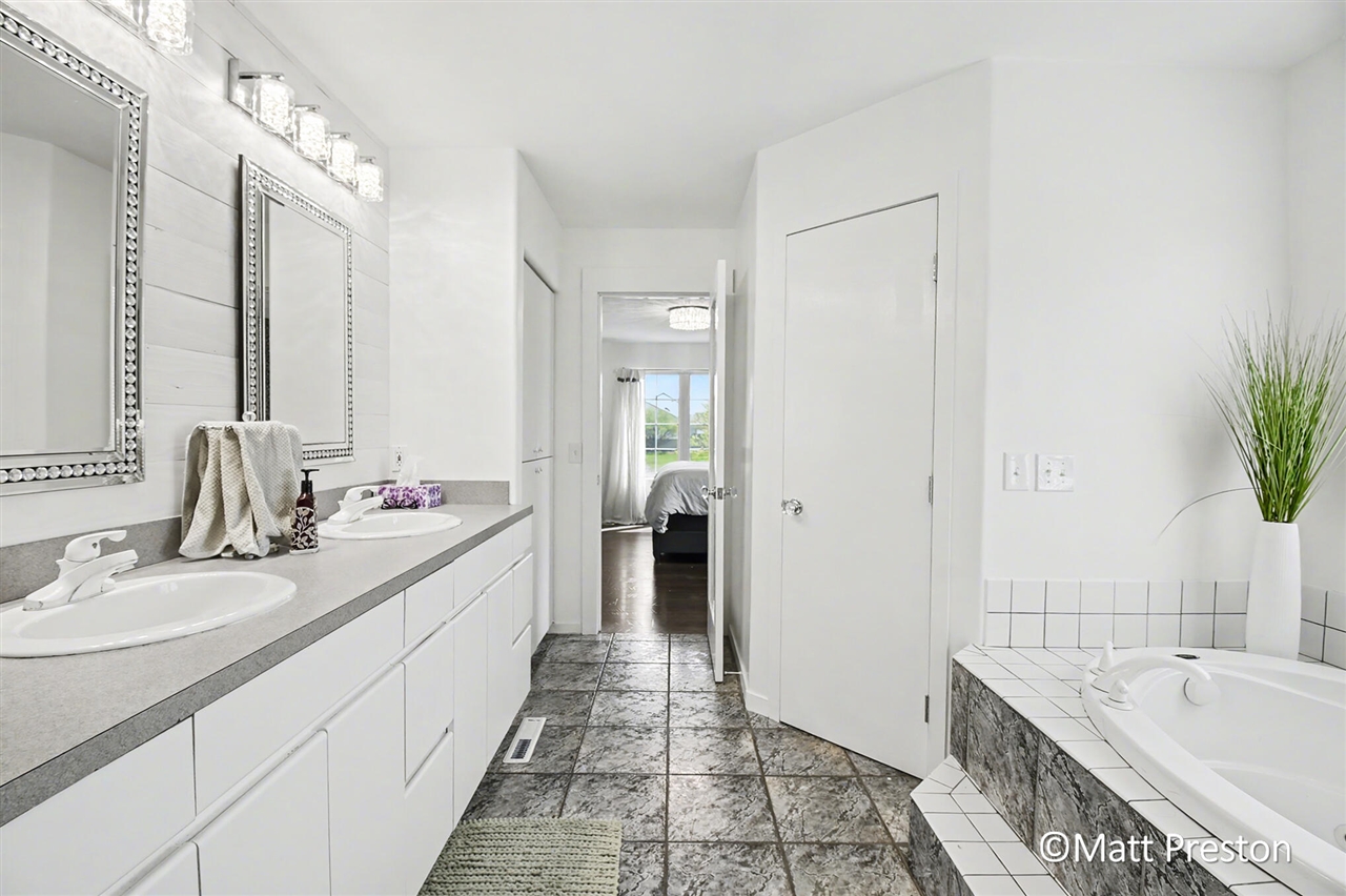 7707 Park Ridge Drive, Jenison, MI, 49428-9158